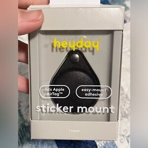 NIB! Heyday Apple AirTag Sticker Mount black faux leather